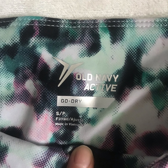 New Old Navy Dry-Fit Patterned Leggings - Picture 3 of 3